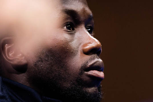 Bacary Sagna på Frankrikes fotbollslandslags presskonferens