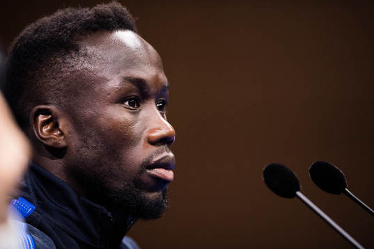 Bacary Sagna på Frankrikes fotbollslandslags presskonferens