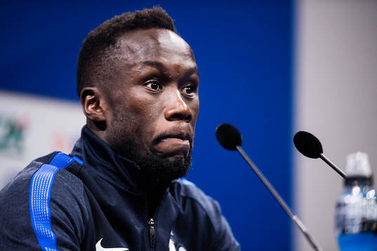 Bacary Sagna på Frankrikes fotbollslandslags presskonferens