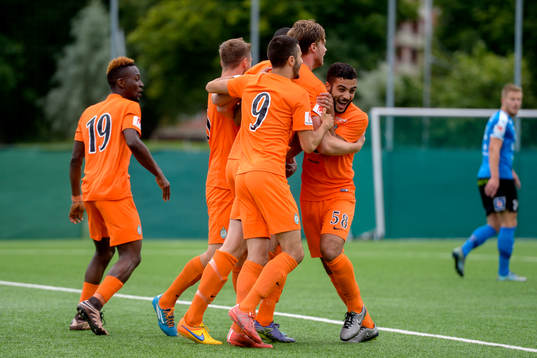 Athletics Daniel Jarl jublar med lagkamraterna efter 1-0