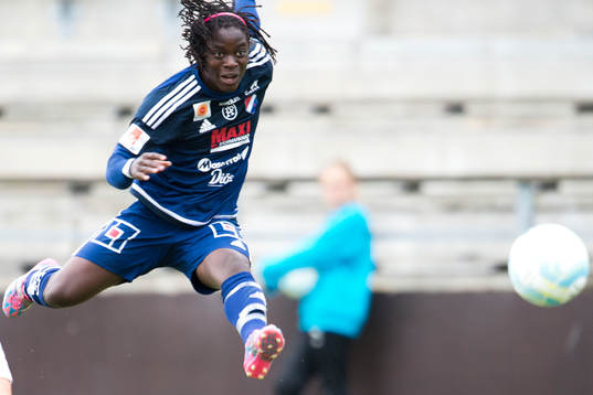 Kvarnsvedens Tabitha Chawinga skjuter