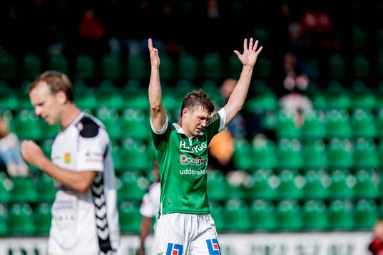 Ljungskiles Hannes Stiller jublar vid slutsignalen
