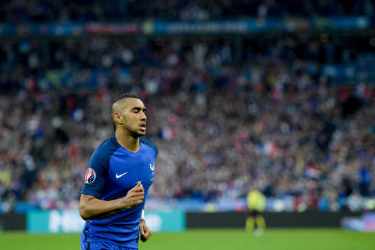 Frankrikes Dimitri Payet jublar efter 3-0