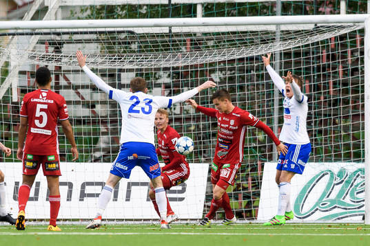 s Emil Johansson (h) jublar efter sitt 1-2 mål under fotbollsmatchen i division 1 norra mellan Piteå och Luleå den 6 juli 2016 i Piteå.