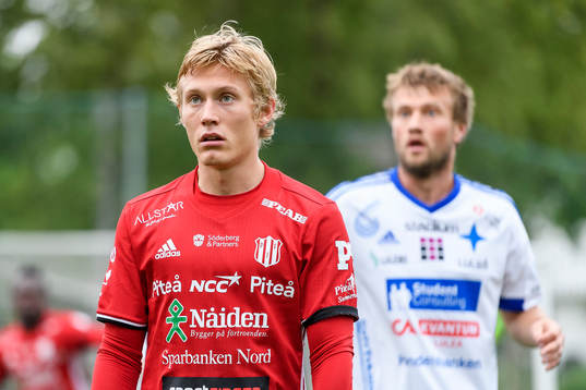 s Gustav Rönnbäck-Wallin under fotbollsmatchen i division 1 norra mellan Piteå och Luleå den 6 juli 2016 i Piteå.
