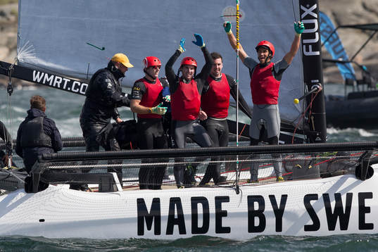 Phil Robertson med team firar vinsten i finalen av