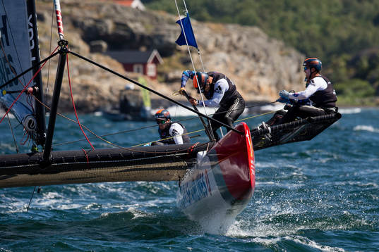 Taylor Canfield i finalen av seglingstävlingen Match Cup