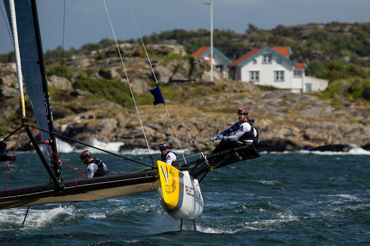 Taylor Canfield i finalen av seglingstävlingen Match Cup