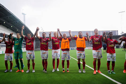 Falkenbergs spelare tackar publiken