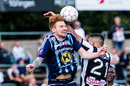 Husqvarnas Anton Henningsson och Landskronas Admir Aganovic  i duell