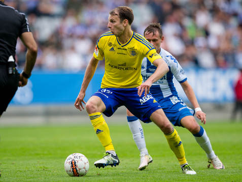 Sundsvalls Lars Christian Krogh Gerson före IFK Göteborgs