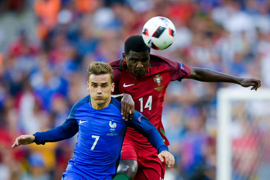 Frankrikes Antoine Griezmann och Portugals William Carvalho