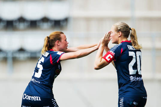 Linköpings Jessica Samuelsson och Magdalena Eriksson jublar