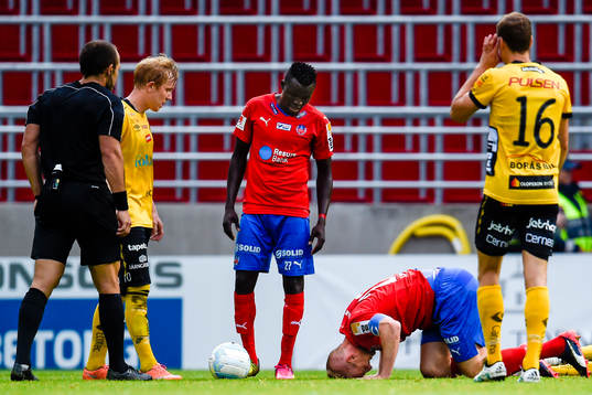 Helsingborgs Peter Larsson har ont