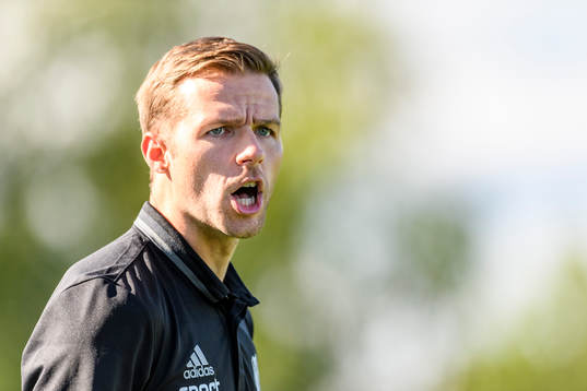 s tränare Johan Norberg under fotbollsmatchen i division 1 norra mellan Piteå och Carlstad den 10 juli 2016 i Piteå.