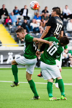 Cork Citys Michael McSweeney och Steven Beattie i nickduell