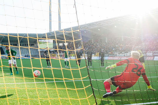 Cork Citys Sean Maguire gör 0-1 på straff