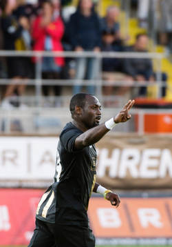 Häckens John Owoeri jublar efter kvitteringen till 1-1