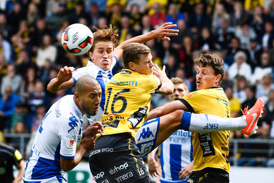 IFK Göteborgs Haitam Aleesami , Elfsborgs Viktor Claesson och Jörgen Horn i en luftduell