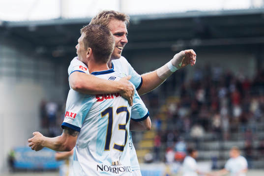 Gefles Johan Oremo och Johan Bertilsson jublar
