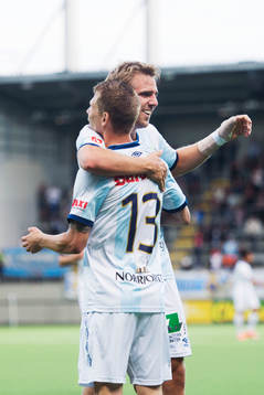 Gefles Johan Oremo och Johan Bertilsson jublar