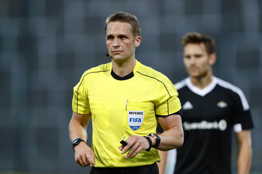 Domare Craig Pawson (?)