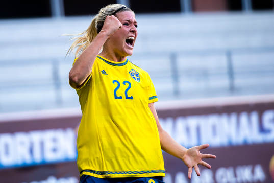 Sveriges Oliva Schough jublar efter sitt mål till 3-0