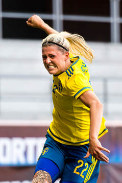Sveriges Oliva Schough jublar efter sitt mål till 3-0
