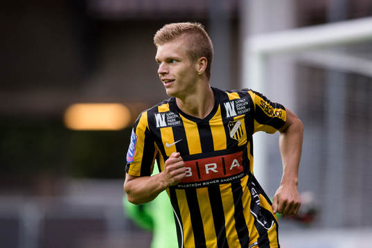 Häckens Lucas Hedlund jublar efter 3-0