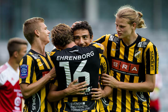 Häckens Daleho Irandust jublar och omfamnas efter 1-0