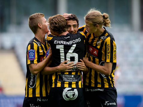 Häckens Daleho Irandust jublar och omfamnas efter 1-0