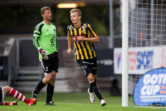 Häckens Lucas Hedlund jublar efter 4-0