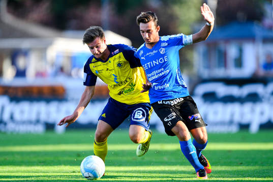 Ängelholms Axel Grahn och Halmstads Sead Haksabanovic