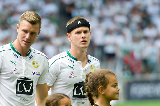 ammarbys Erik Israelsson i startelvan före fotbollsmatchen i Allsvenskan mellan Hammarby och AIK den 24 juli 2016 i Stockholm. 
