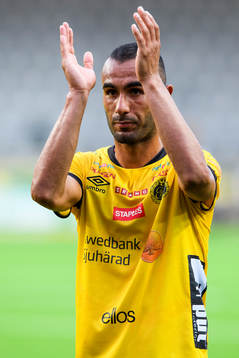 Elfsborgs Issam Jebali tackar supportrarna