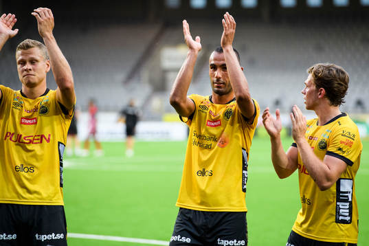 Elfsborgs Issam Jebali tackar supportrarna