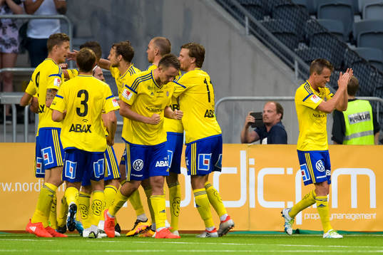 Sundsvalls spelare jublar efter 0-2 av Stefan Silva