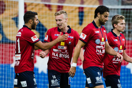 Örgrytes målskytt William Atashkadeh jublar med Sebastian Ohlsson, George Mourad och Andreas Östling