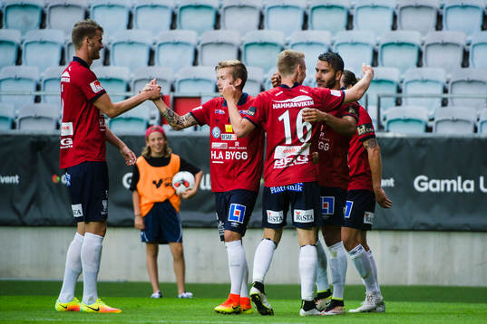 Örgrytes Johan Hammar, Andreas Östling, Sebastian Ohlsson och målskytten William Atashkadeh jublar efter 2-0 målet