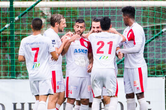 Assyriskas spelare jublar