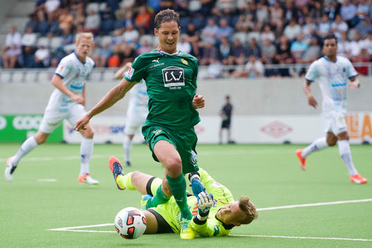 Hammarbys Philip Haglund faller