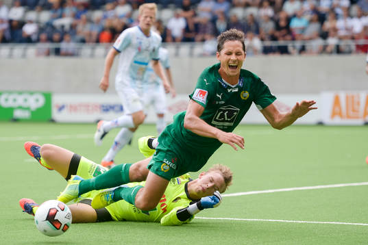 Hammarbys Philip Haglund faller