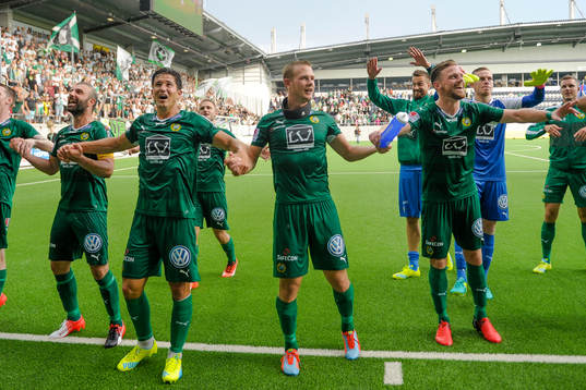 Hammarbys spelare jublar