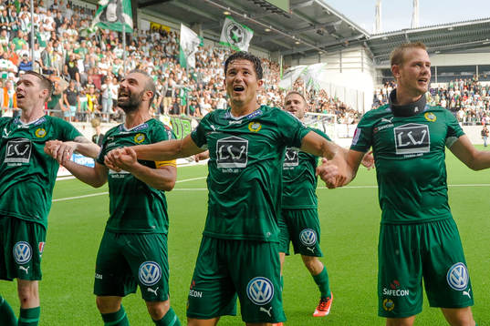 Hammarbys spelare jublar