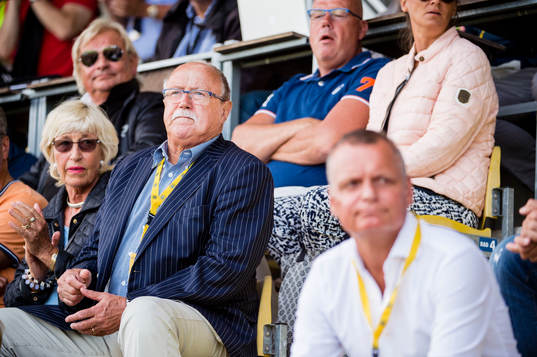 Ordförande Sten-Inge Fredin och vice ordförande Ingvar Johansson (i förgrunden) på läktaren