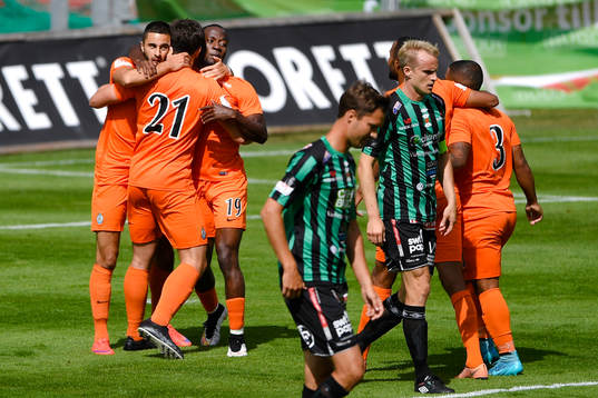 Athletics spelare jublar efter 0-1 av Sasa Matic