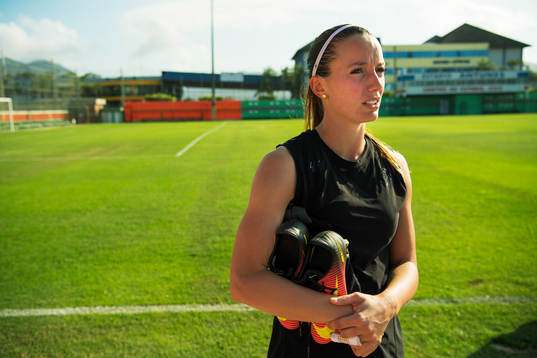 Kosovare Asllani efter Sveriges damfotbollslandslags träning den 31 juli 2016
