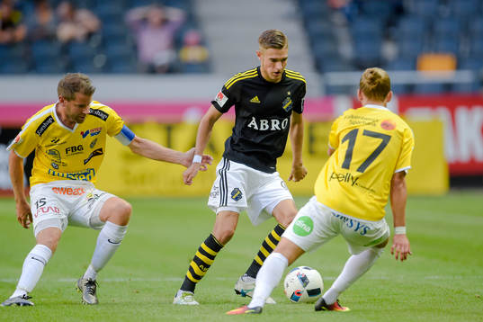 s Christos Gravius i kamp mot Falkenbergs Stefan Rodevåg