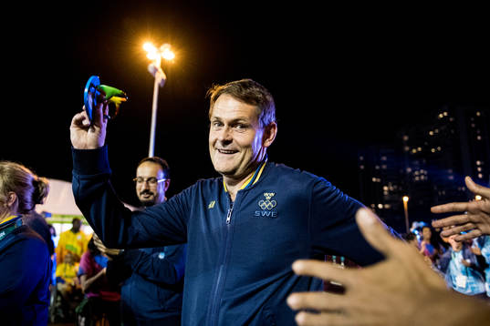 s verksamhetschef Peter Reinebo dansar