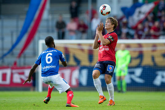 Örgrytes Jakob Lindström före Åtvidabergs Ammar Ahmed